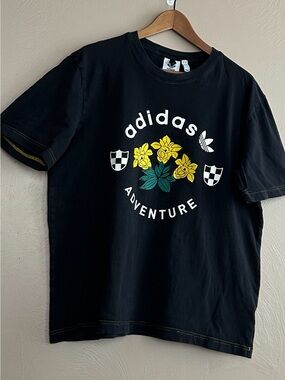 Adidas Men’s Originals Adventures Graphic Daffodil Black/Yellow Tee. Size Large.